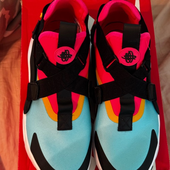 Nike Air Huarache City Black and Pink Sneakers - Picture 3 of 4